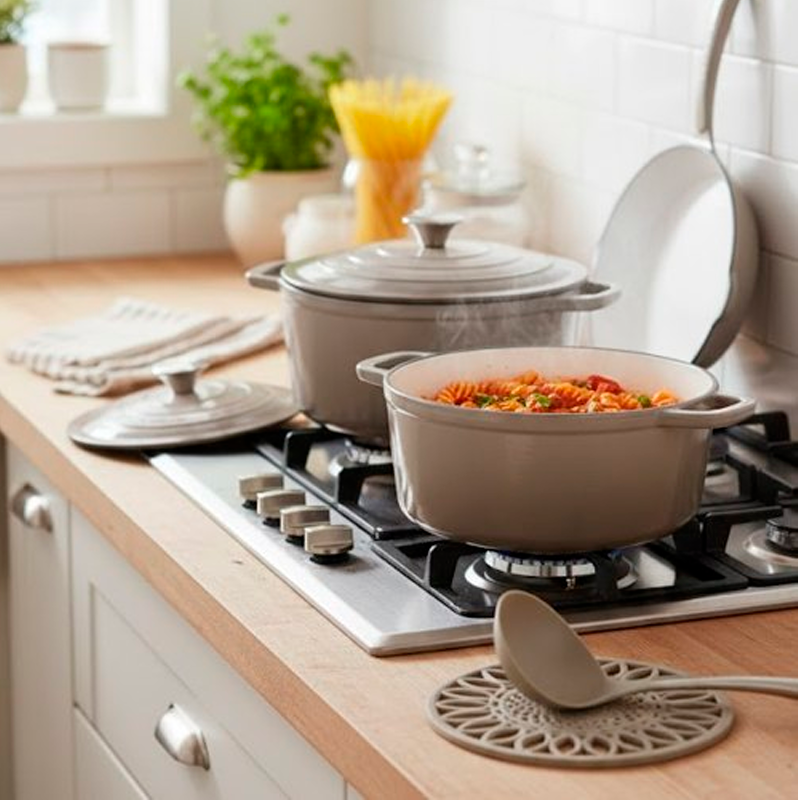 Juego De Ollas Hierro Fundido Esmaltado Bateria De Cocina 8 Piezas