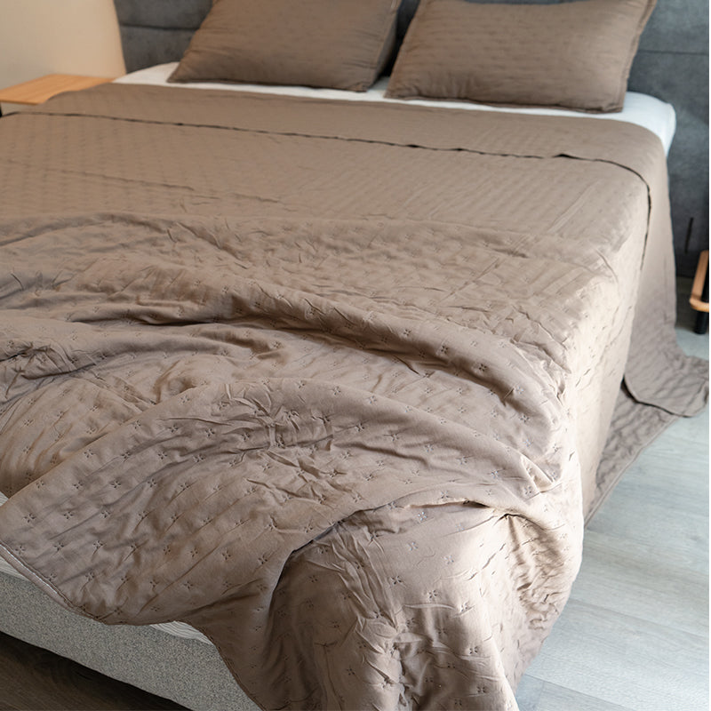 Cubrecama Premium Verano–Otoño | 2 Plazas y King | 3 Colores | Ultra Suave y Liviano – WAKESHOME