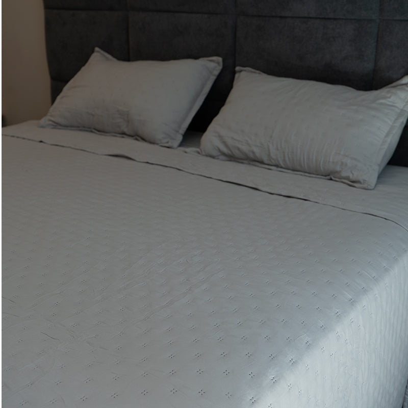 Cubrecama Premium Verano–Otoño | 2 Plazas y King | 3 Colores | Ultra Suave y Liviano – WAKESHOME